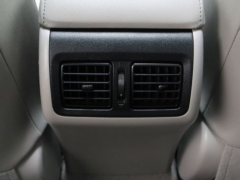 Used 2016 Toyota Camry XLE w/ Moonroof Package FWD image 32