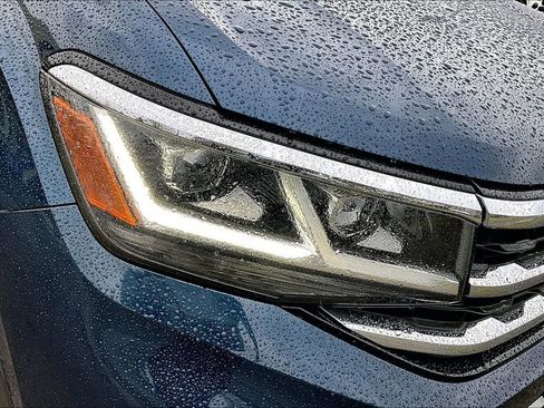 Used 2021 Volkswagen Atlas SE image 28