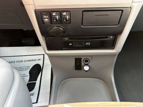 Used 2017 Toyota Sienna XLE Premium FWD image 19