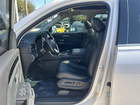 Used 2023 Honda Pilot Touring image 2