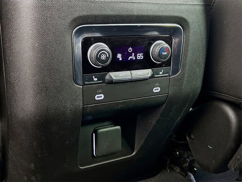 Used 2022 Chevrolet Suburban LT w/ LT Signature Plus Package image 25