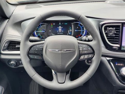 Used 2022 Chrysler Pacifica Touring-L w/ Uconnect Theater Family Group FWD image 23