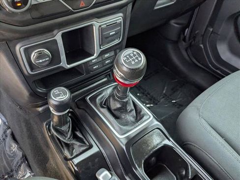 Used 2018 Jeep Wrangler Unlimited Sport AWD/4WD image 12