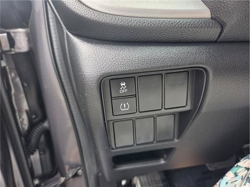 Used 2018 Honda CR-V LX image 16