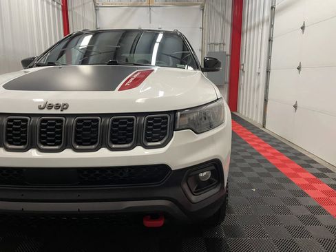 Used 2025 Jeep Compass Trailhawk AWD/4WD image 8