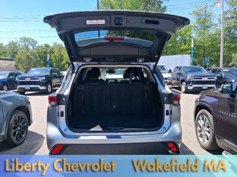 Used 2023 Toyota Highlander XLE AWD/4WD image 35