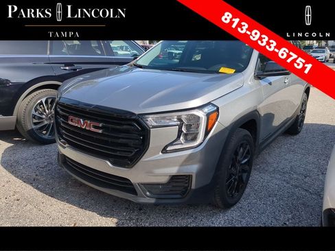 Used 2024 GMC Terrain SLE w/ Driver Convenience Package FWD image 8