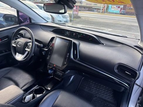 Used 2017 Toyota Prius Prime Advanced image 29