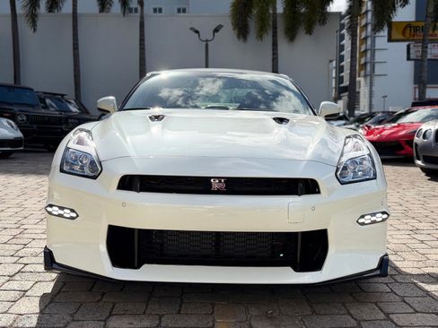 Used 2024 Nissan GT-R Premium w/ Premium Interior Package image 4