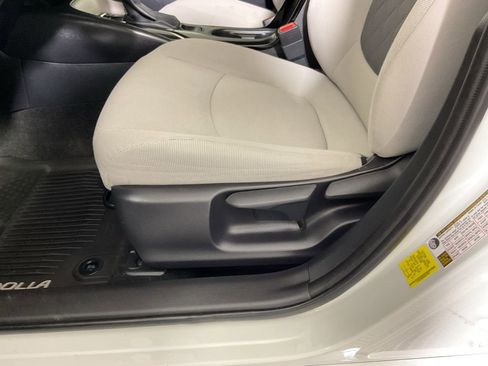 Used 2021 Toyota Corolla LE image 20