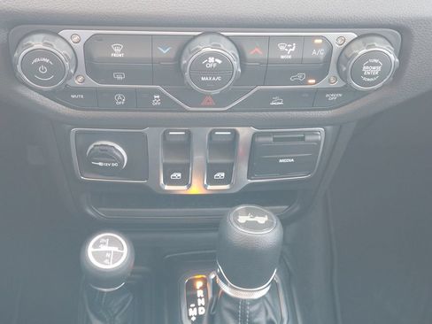 Used 2026 Jeep Wrangler Sport AWD/4WD image 18