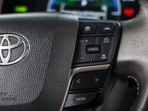 Used 2025 Toyota Camry SE FWD image 14