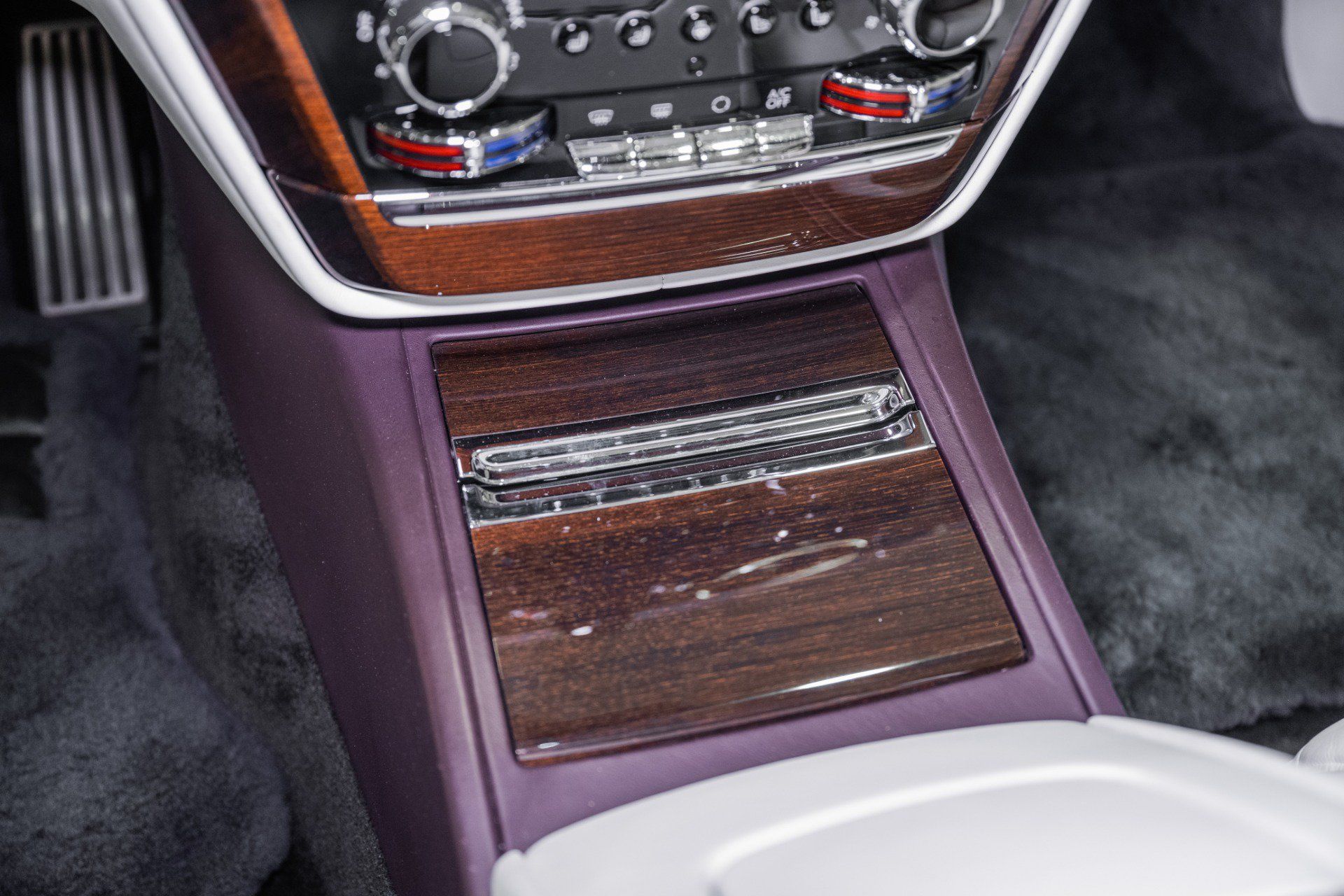 Used 2018 Rolls-Royce Phantom Sedan RWD image 44