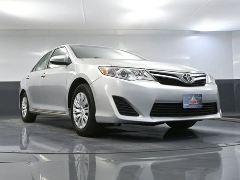 Used 2012 Toyota Camry LE image 46