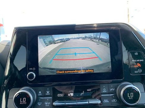 Used 2023 Toyota Highlander AWD image 22