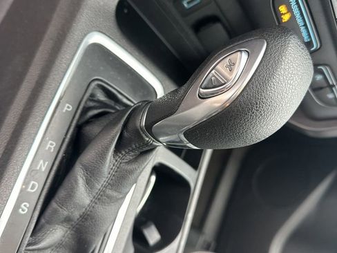 Used 2019 Ford Escape SE image 24