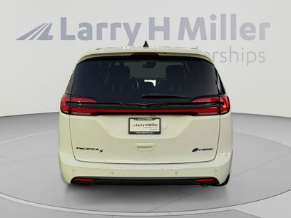 Used 2024 Chrysler Pacifica Limited