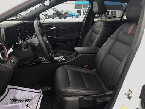 Certified 2025 Chevrolet Trax RS w/ Sunroof Package image 15
