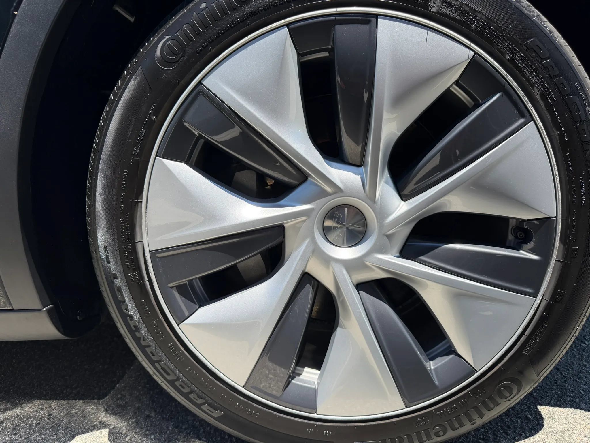 Used 2023 Tesla Model Y Long Range AWD/4WD image 27