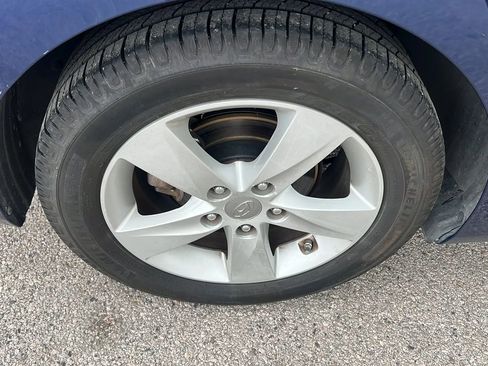 Used 2013 Hyundai Elantra GLS w/ Preferred Pkg image 30