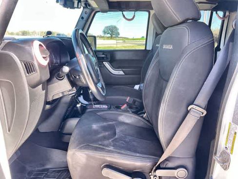 Used 2018 Jeep Wrangler Unlimited Sahara w/ Connectivity Group image 11