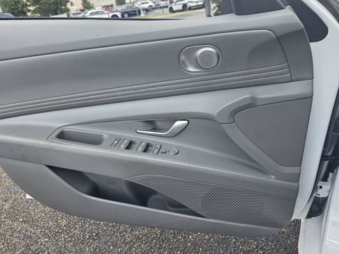 Used 2025 Hyundai Elantra SEL FWD image 22