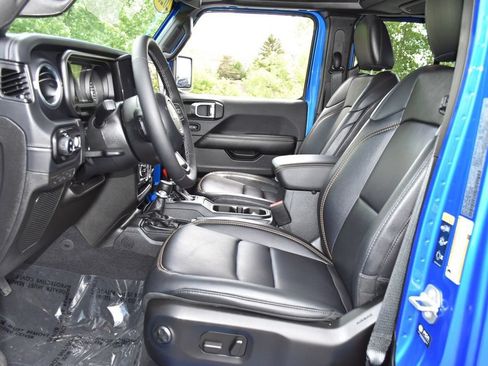 Used 2025 Jeep Gladiator Sport AWD/4WD image 13
