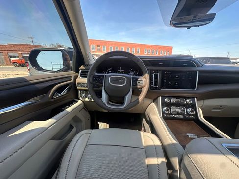 Used 2024 GMC Yukon Denali w/ Denali Reserve Package AWD/4WD image 23