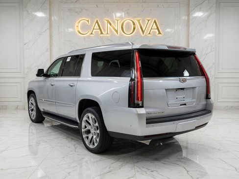 Used 2017 Cadillac Escalade ESV Luxury RWD image 3