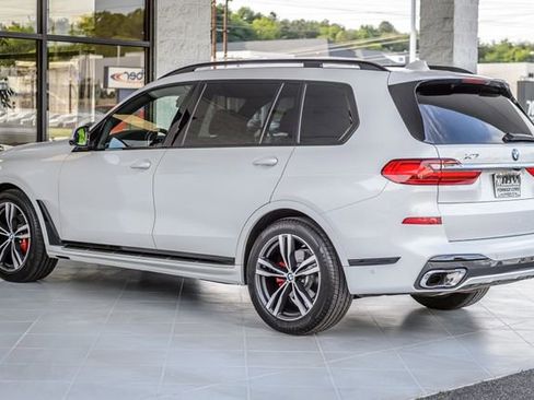 Used 2022 BMW X7 xDrive40i w/ M Sport Package AWD/4WD image 7