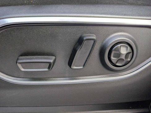 Certified 2024 Jeep Wagoneer Series II AWD/4WD image 22