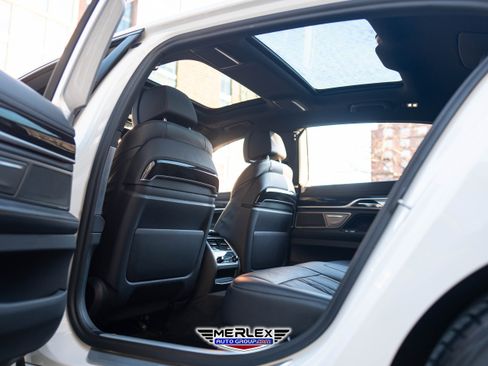 Used 2020 BMW 750i xDrive w/ Executive Package image 21