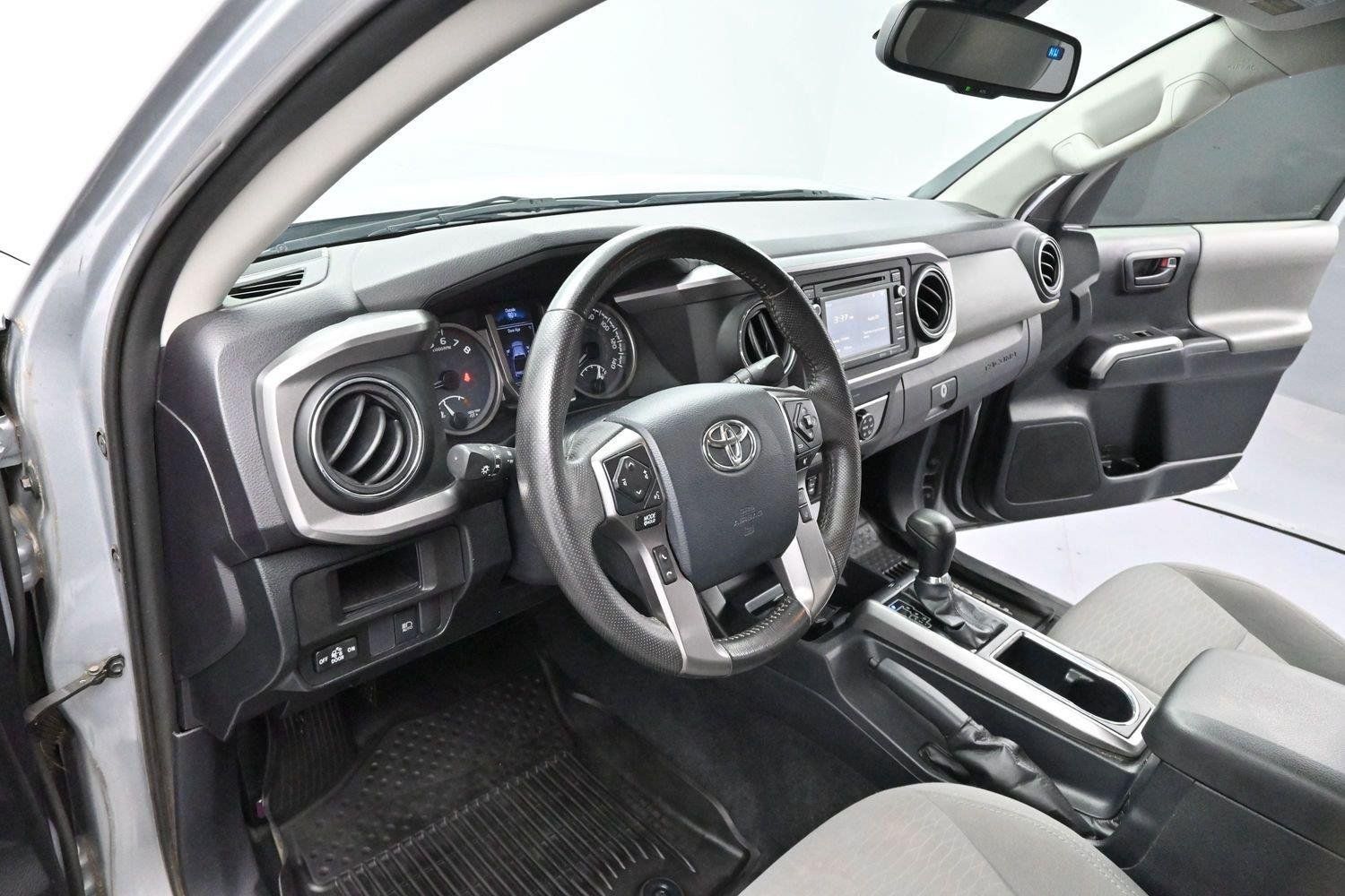 Used 2019 Toyota Tacoma SR5 AWD/4WD image 12