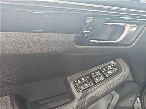 Used 2021 Porsche Macan AWD/4WD image 19