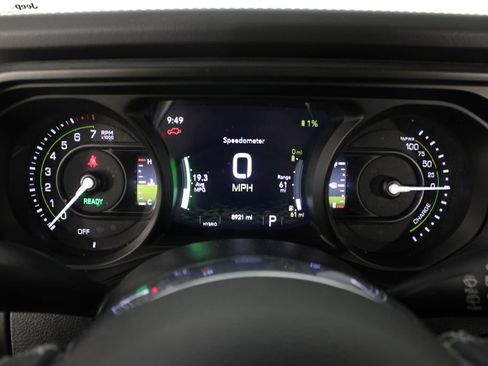 Used 2025 Jeep Wrangler Unlimited Sahara AWD/4WD image 10