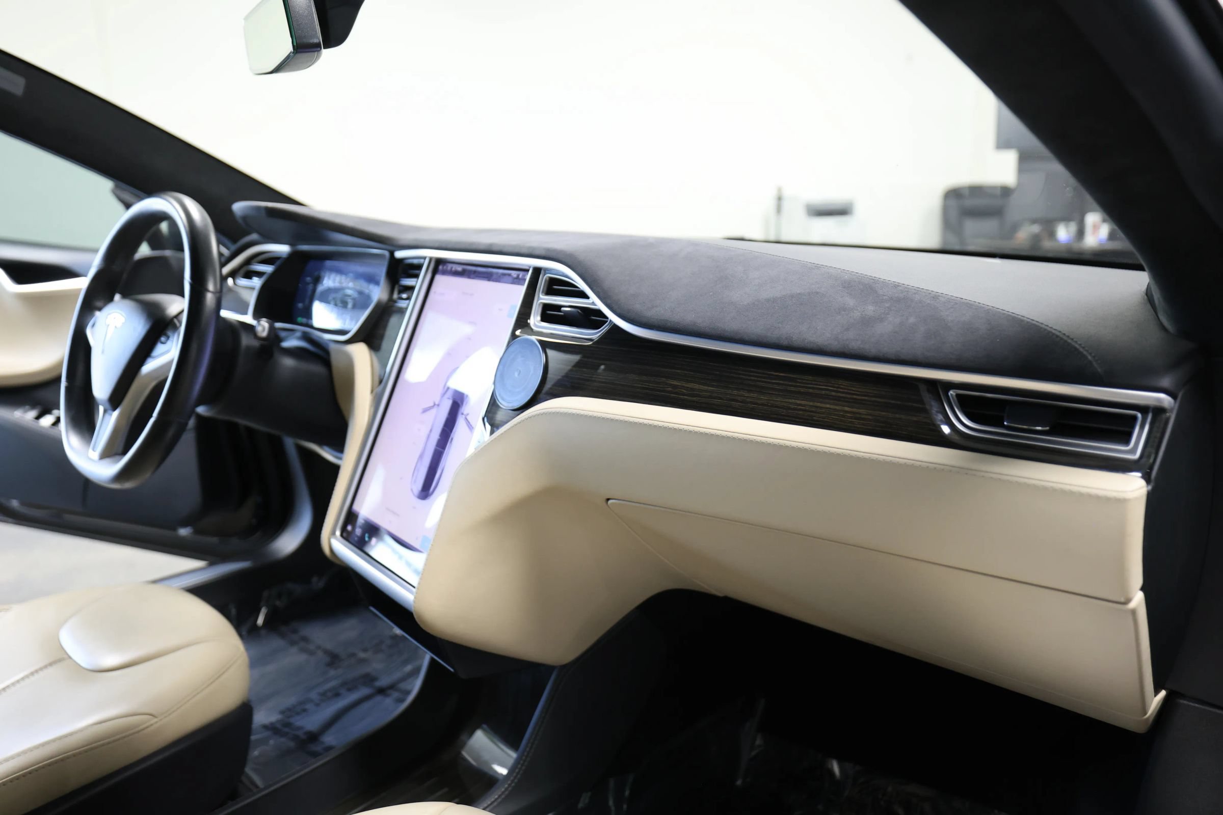 Used 2015 Tesla Model S 85 RWD image 39