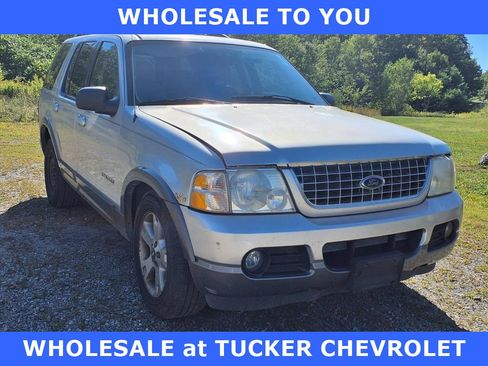 Used 2004 Ford Explorer XLT image 3
