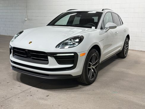 Used 2026 Porsche Macan AWD/4WD image 1