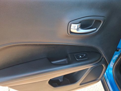 Used 2019 Jeep Compass Latitude w/ Cold Weather Group image 19