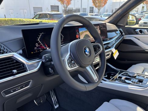 Used 2026 BMW X7 xDrive40i w/ M Sport Package AWD/4WD image 15