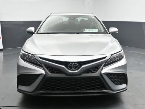 Used 2021 Toyota Camry SE image 3