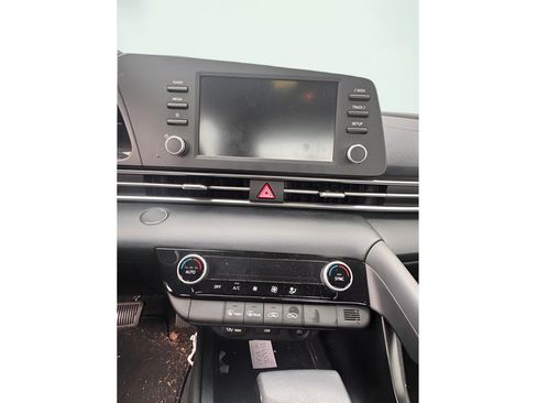 Used 2021 Hyundai Elantra SEL FWD image 11