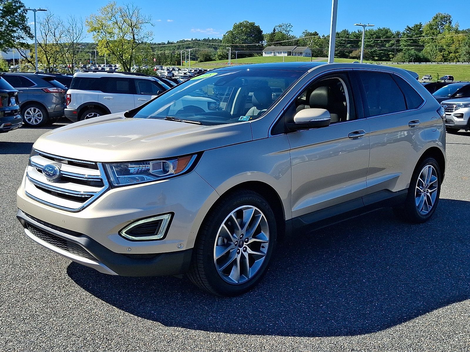 Used 2018 Ford Edge Titanium w/ Equipment Group 302A AWD/4WD image 4