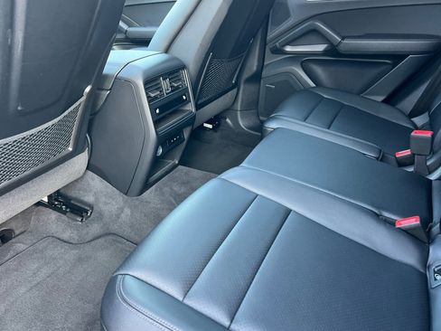 Used 2024 Porsche Cayenne image 27