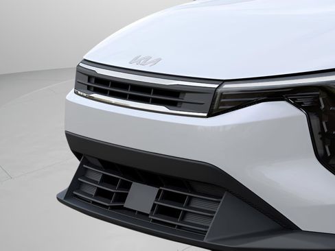 New 2025 Kia K4 LXS image 12