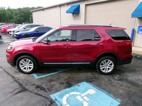 Used 2019 Ford Explorer XLT w/ Equipment Group 202A AWD/4WD image 5
