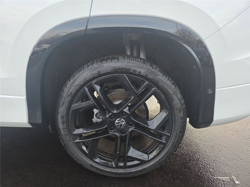 New 2026 Volkswagen Tiguan SE R-Line image 10