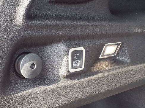 Used 2025 Jeep Grand Cherokee L Altitude RWD image 21