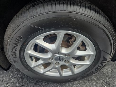 Certified 2023 Chrysler Pacifica Touring-L FWD image 12