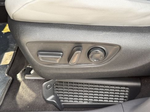 Certified 2024 Toyota Sienna XLE FWD image 28